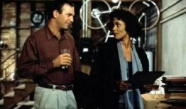 保镖1992在线观看,巅峰对决，热血守护传奇