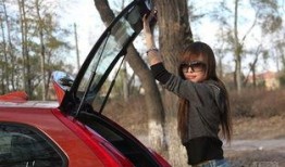 爆料渣女买车视频大全播放,盘点各大热门车型瞬间