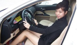 爆料渣女买车视频大全播放,盘点各大热门车型瞬间