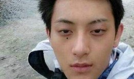 爆料丑男明星是谁啊视频,视频爆料丑男明星身份大揭秘