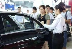 爆料渣女买车视频大全播放,盘点各大热门车型瞬间